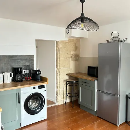 Apartment Spacieux Et Calme Rez-de-chaussee Roquemaure (Gard)